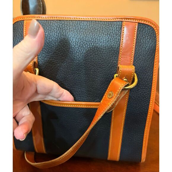 DOONEY & BOURKE - Vtg. All Weather Leather (AWL) Shoulder Bag/Navy & British Tan - Picture 6 of 16